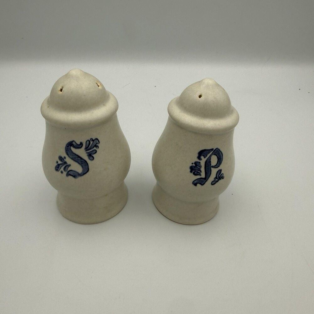 Vintage Pfaltzgraff Yorktowne Salt & Pepper Shakers Set (2-Piece)